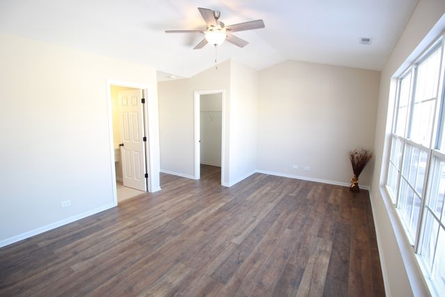 1947 W Crestview Circle, Romeoville, IL 60446