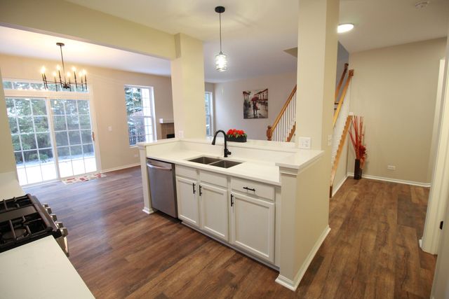 1947 W Crestview Circle, Romeoville, IL 60446