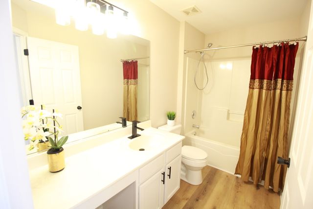 1947 W Crestview Circle, Romeoville, IL 60446