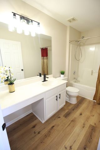 1947 W Crestview Circle, Romeoville, IL 60446