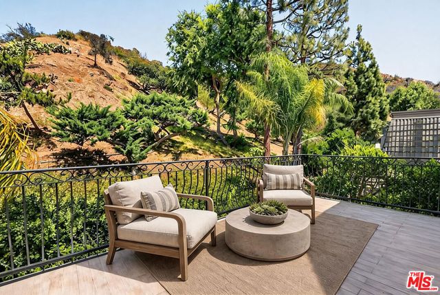 1288 Calle De Sevilla, Pacific Palisades, CA 90272