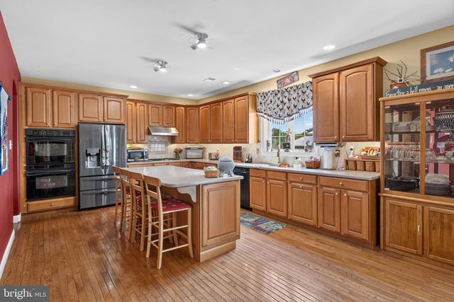 2180 SQUIRREL HILL RD, Schwenksville, PA 19473