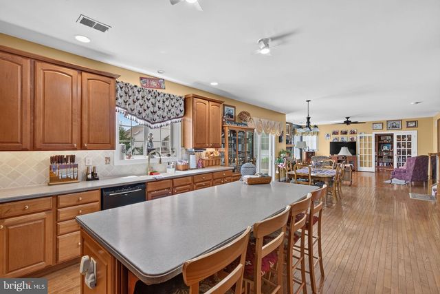 2180 SQUIRREL HILL RD, Schwenksville, PA 19473