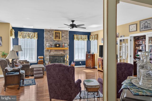 2180 SQUIRREL HILL RD, Schwenksville, PA 19473