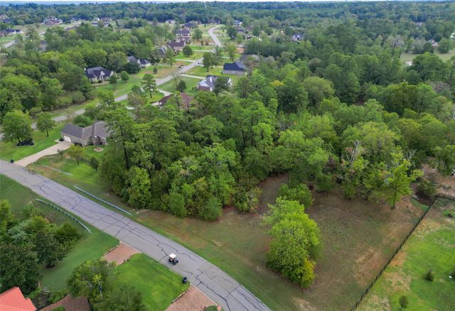 1572 Emerald Lakes Drive, Willis, TX 77378