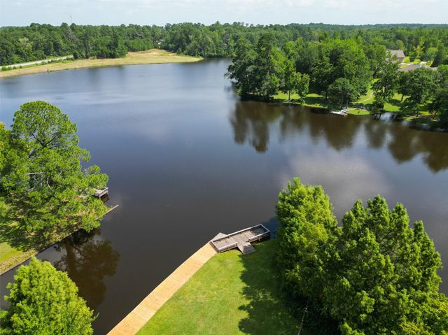 1572 Emerald Lakes Drive, Willis, TX 77378