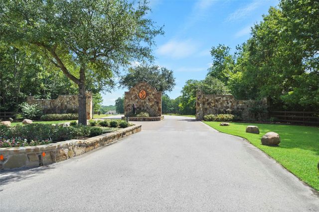 1572 Emerald Lakes Drive, Willis, TX 77378