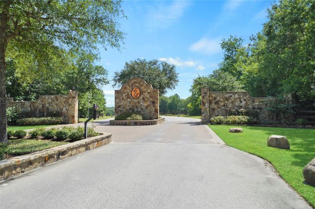 1572 Emerald Lakes Drive, Willis, TX 77378