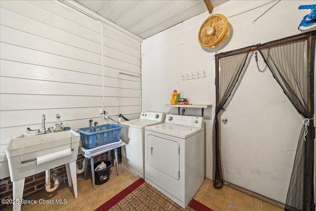 2375 Coconut Palm Drive NE, Palm Bay, FL 32905