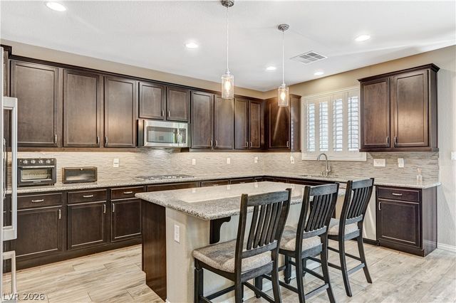 7741 Rainbow Rising Street, Las Vegas, NV 89113