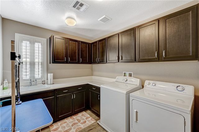 7741 Rainbow Rising Street, Las Vegas, NV 89113