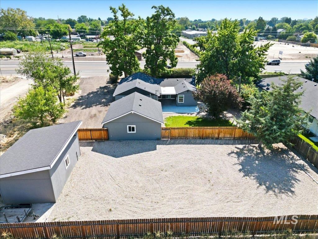 3029 N Maple Grove Rd, Boise, ID 83704 photo 1