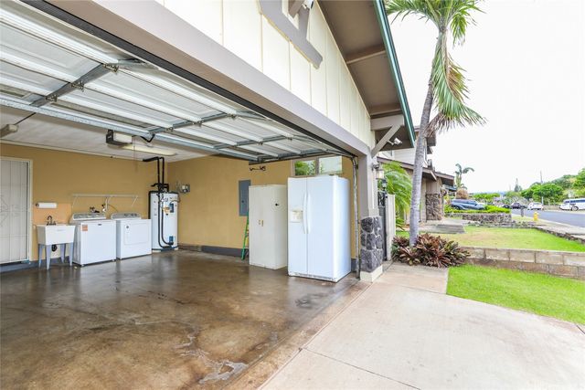 94-1211 Awaiki Street, Waipahu, HI 96797