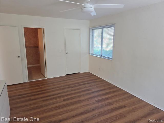 2027 Klingensmith Road 70, Bloomfield Hills, MI 48302