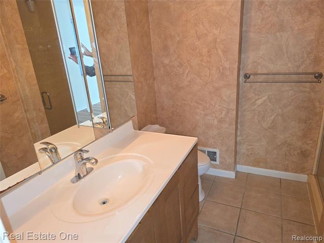 2027 Klingensmith Road 70, Bloomfield Hills, MI 48302