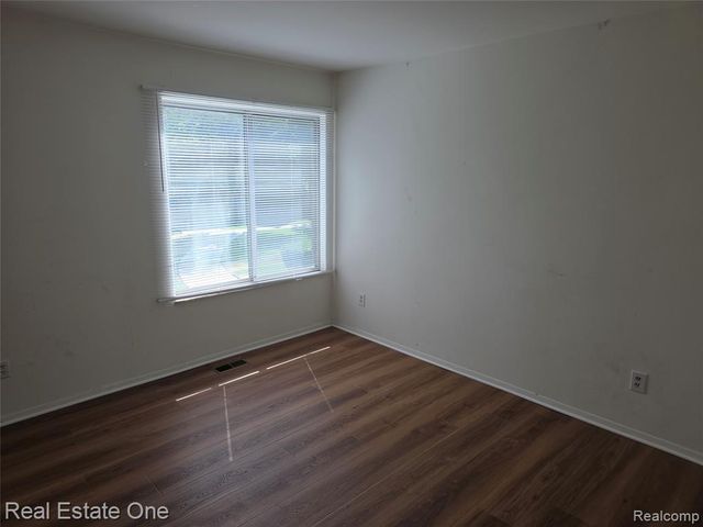 2027 Klingensmith Road 70, Bloomfield Hills, MI 48302