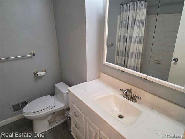 2027 Klingensmith Road 70, Bloomfield Hills, MI 48302