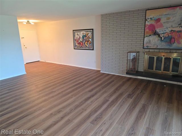 2027 Klingensmith Road 70, Bloomfield Hills, MI 48302