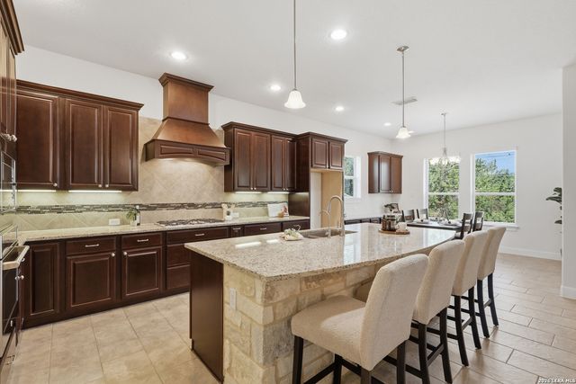 8930 IRVING HL, Boerne, TX 78015