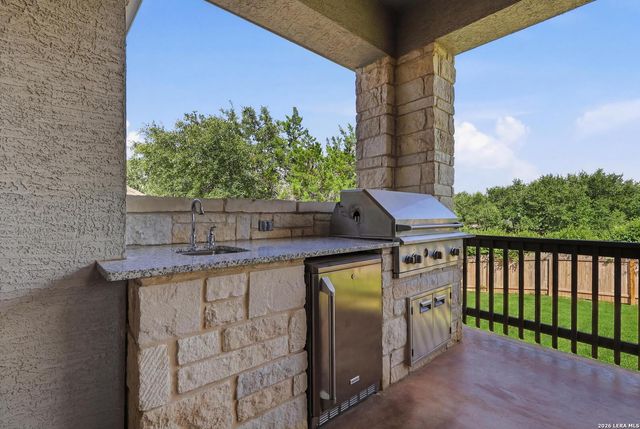 8930 IRVING HL, Boerne, TX 78015