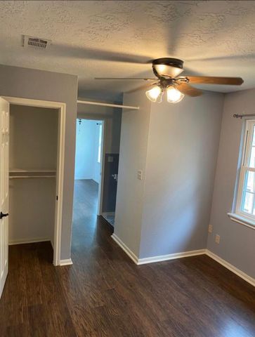 111 E Southland Avenue, Alvin, TX 77511