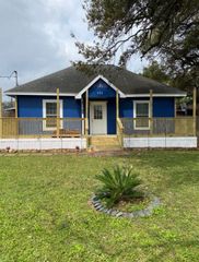 111 E Southland Avenue, Alvin, TX 77511