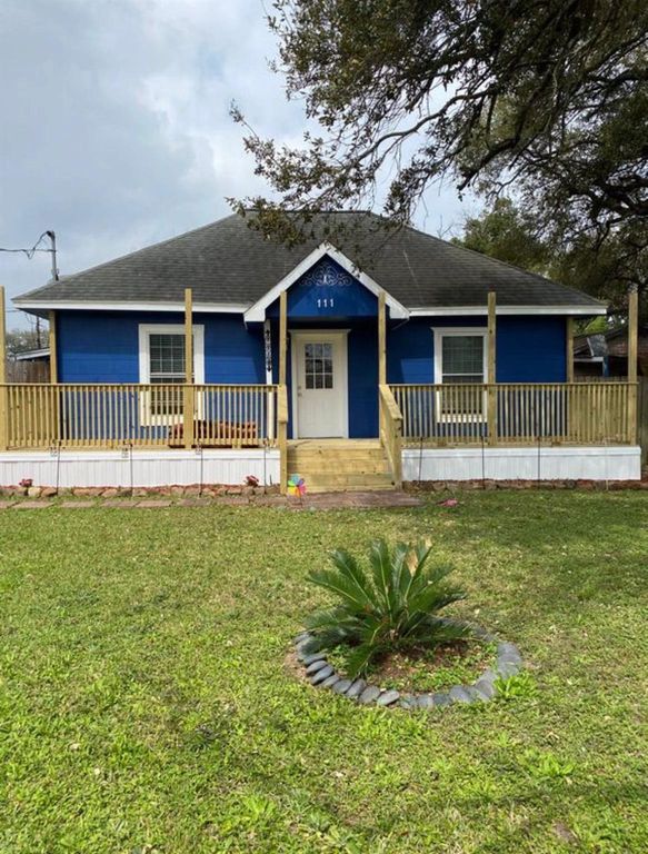 111 E Southland Avenue, Alvin, TX 77511