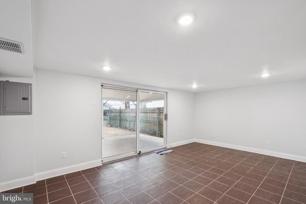 221 HICKORY HILL RD, Philadelphia, PA 19154