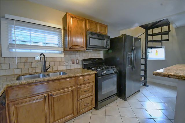 1209 Studewood, Houston, TX 77008