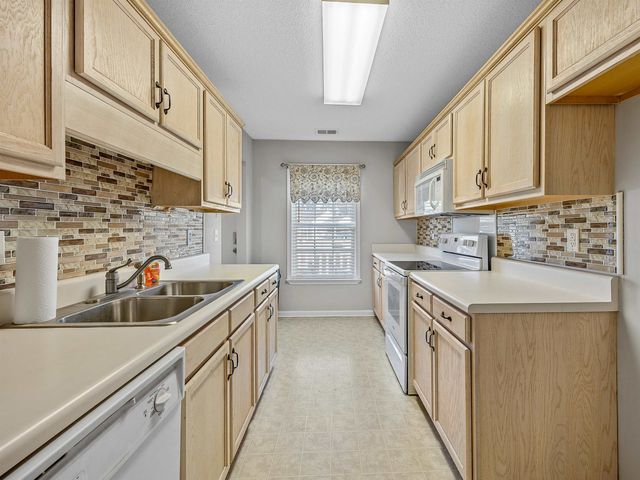 864 W Emerald Springs Drive, Boiling Springs, SC 29316