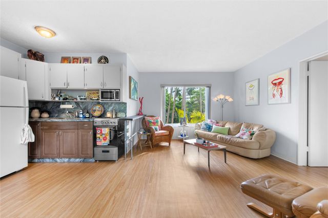 525 Antioch Avenue, Fort Lauderdale, FL 33304