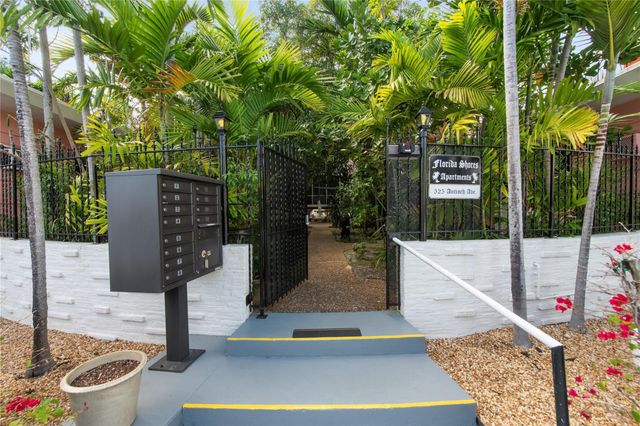 525 Antioch Avenue, Fort Lauderdale, FL 33304