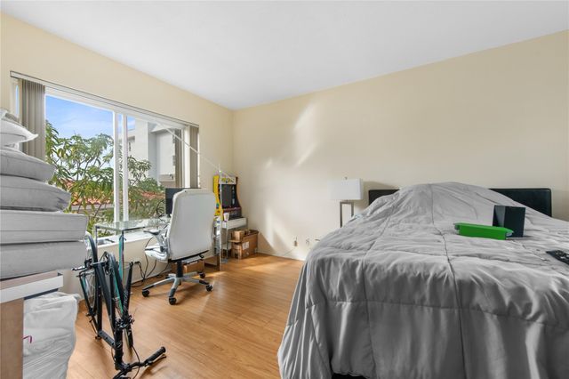 525 Antioch Avenue, Fort Lauderdale, FL 33304