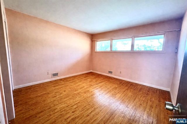 23 Elizabeth Court, North Haledon, NJ 07508