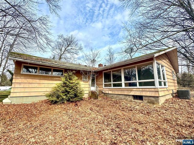 23 Elizabeth Court, North Haledon, NJ 07508