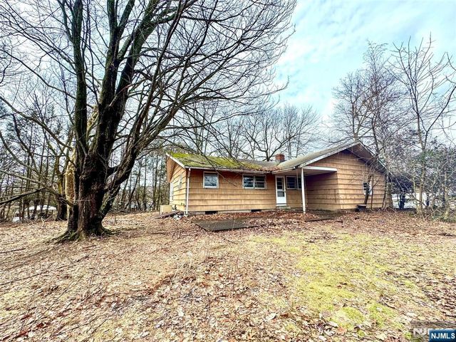 23 Elizabeth Court, North Haledon, NJ 07508