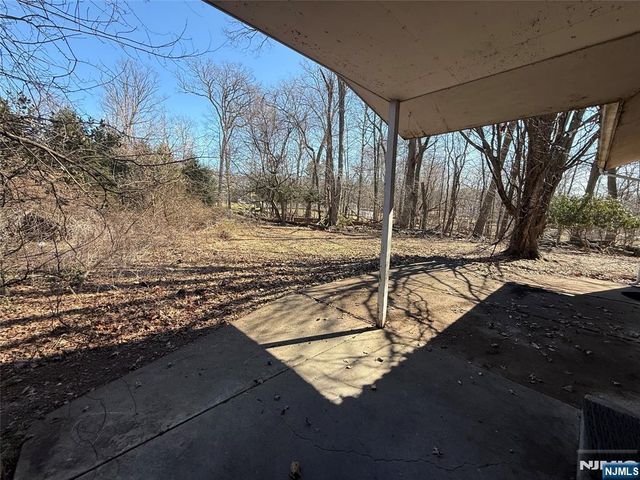 23 Elizabeth Court, North Haledon, NJ 07508