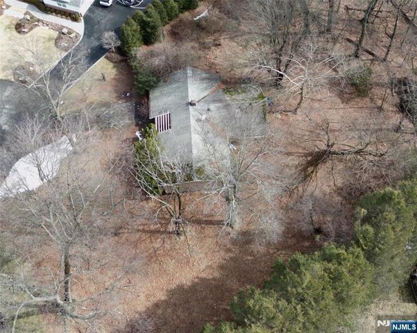 23 Elizabeth Court, North Haledon, NJ 07508
