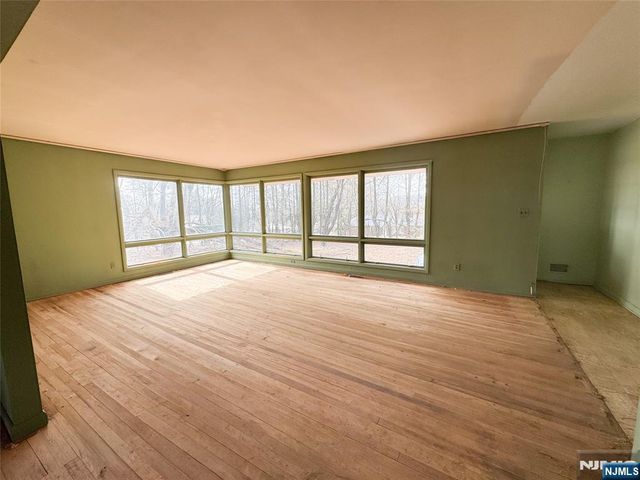 23 Elizabeth Court, North Haledon, NJ 07508