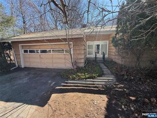 23 Elizabeth Court, North Haledon, NJ 07508