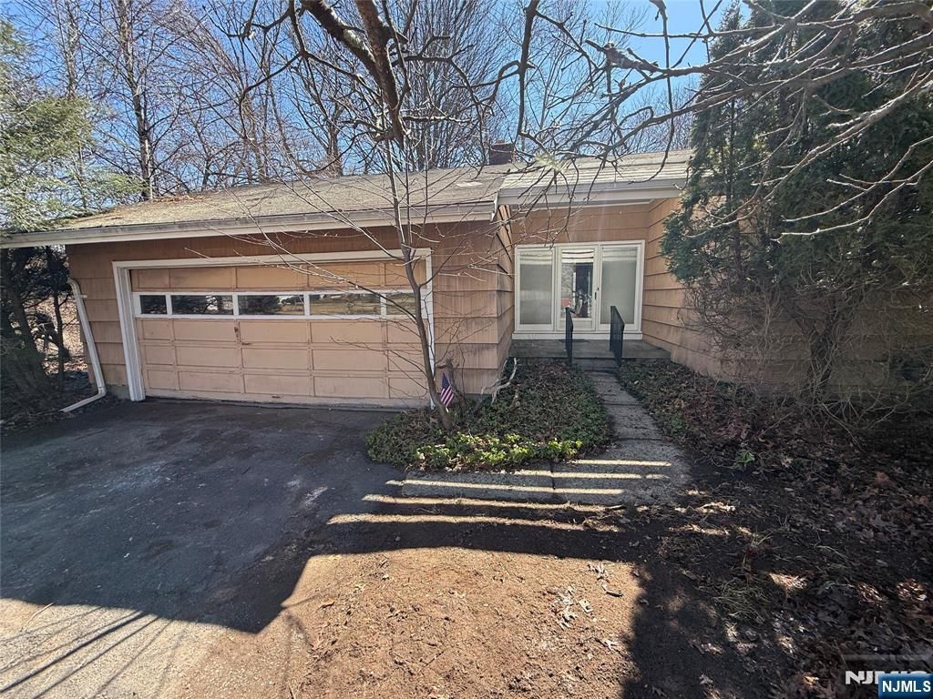 23 Elizabeth Court, North Haledon, NJ 07508