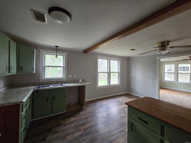 1562 E Hwy 16, Clinton, AR 72031