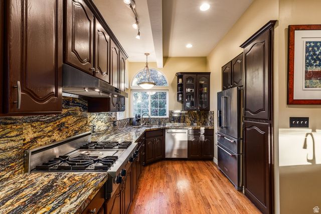 13 LA MONTAGNE LN, Sandy, UT 84092
