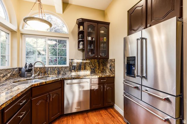 13 LA MONTAGNE LN, Sandy, UT 84092