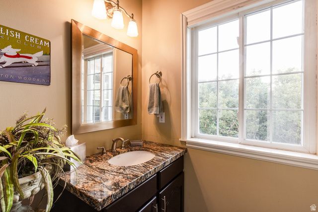 13 LA MONTAGNE LN, Sandy, UT 84092