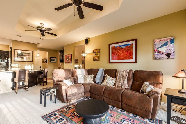 13 LA MONTAGNE LN, Sandy, UT 84092