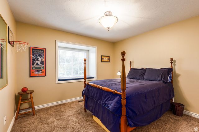 13 LA MONTAGNE LN, Sandy, UT 84092