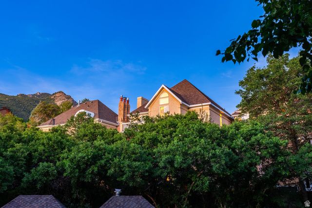 13 LA MONTAGNE LN, Sandy, UT 84092