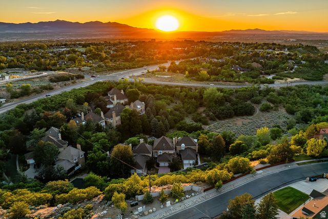 13 LA MONTAGNE LN, Sandy, UT 84092