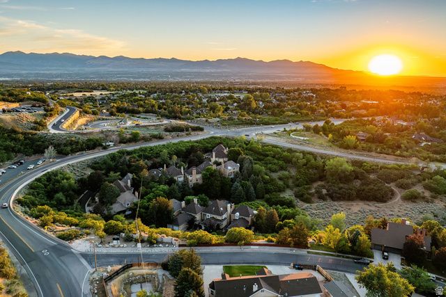 13 LA MONTAGNE LN, Sandy, UT 84092